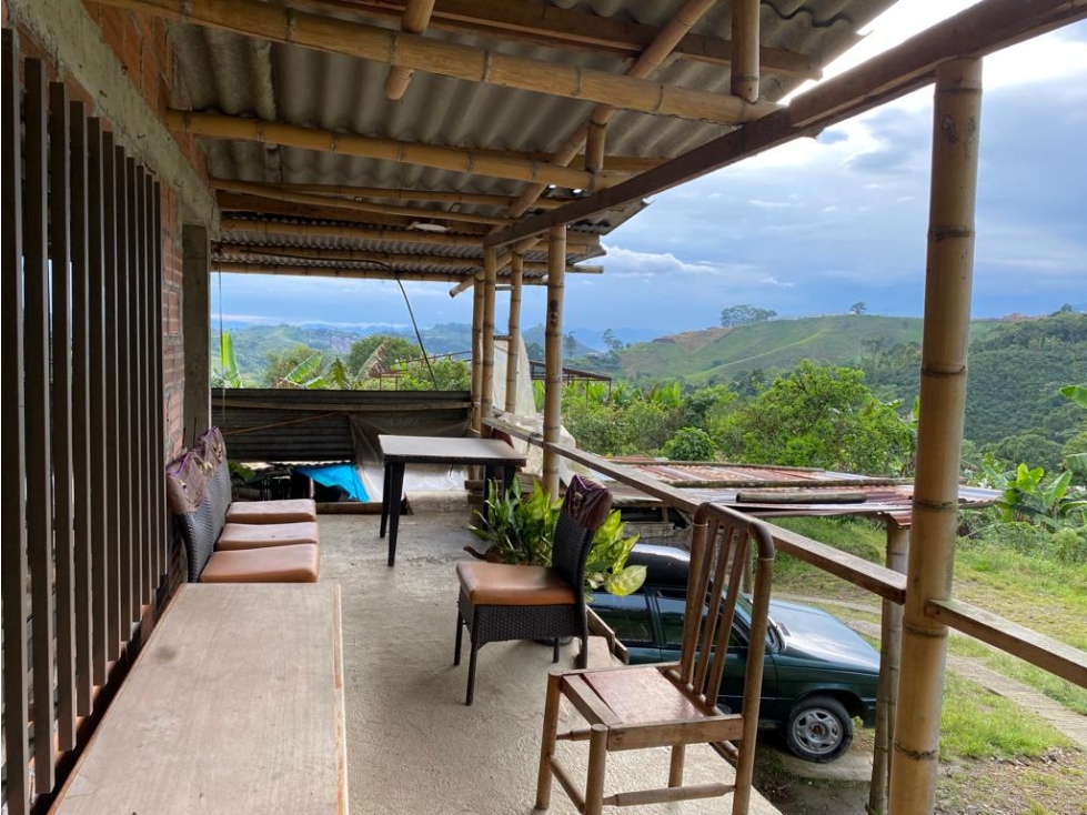 SE VENDE CASA CAMPESTRE CERCA A LA FLORIDA