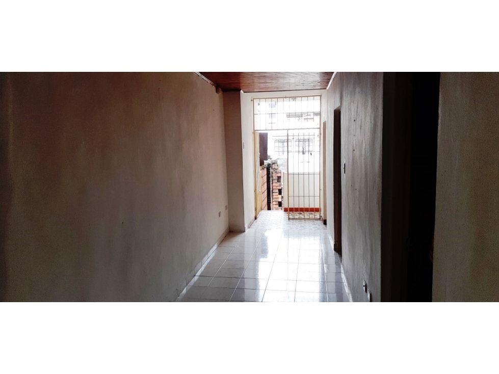 Se vende hermosa casa en el centro de dos viviendas independientes
