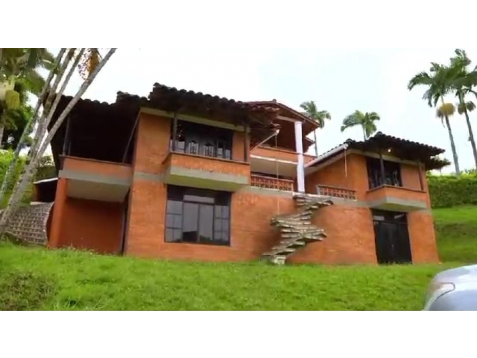 SE VENDE HERMOSA CASA EN CONDOMINIO VITERBO