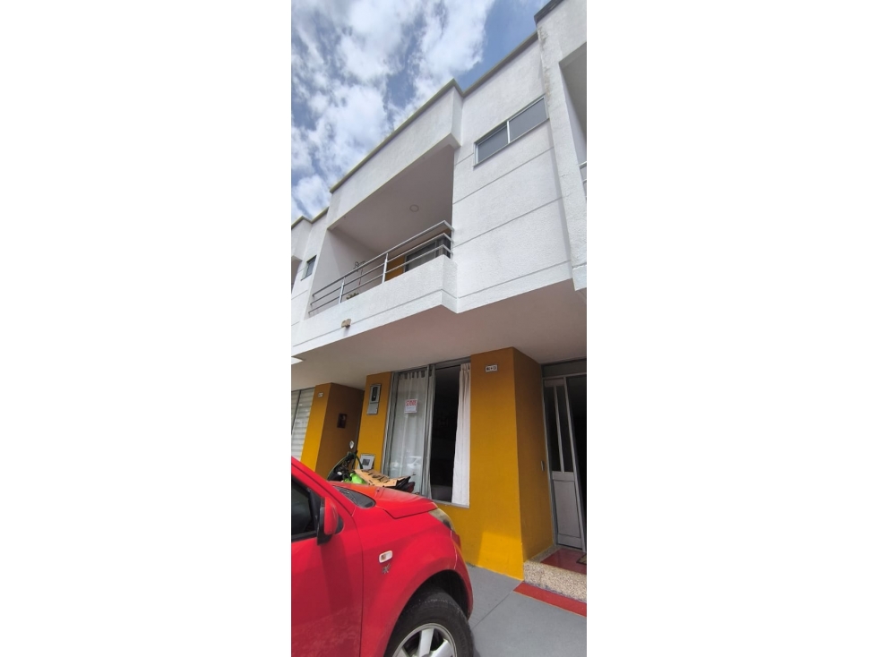 SE VENDE CASA EN LA AVENIDA DE LAS AMERICA
