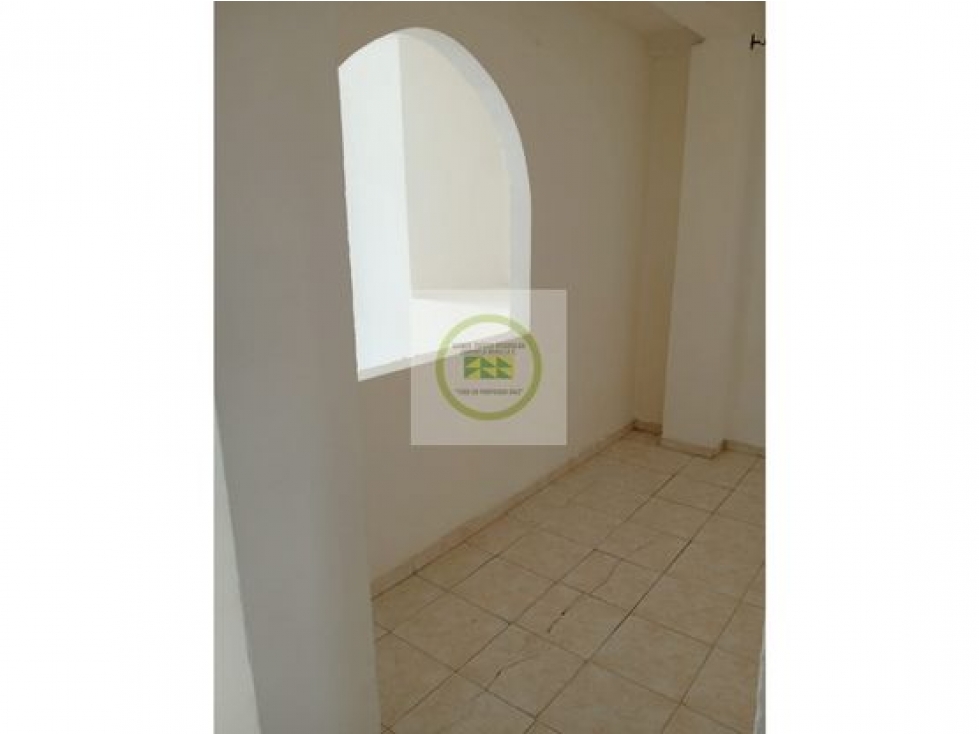 SE VENDE CASA EN EL CENTRO DE 2 PISOS