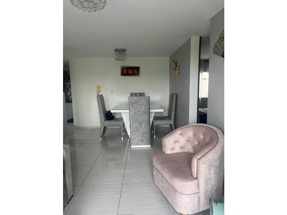 SE VENDE O PERMUTA APARTAMENTO REMODELADO EN MARAYA AREA 90 M2 — foto 3