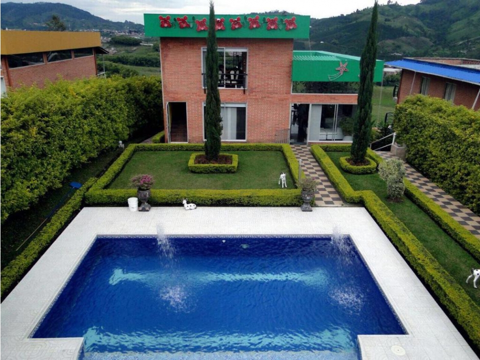 SE VENDE FINCA EN SANTA ROSA CON DOS CASA SOBRE VIA PRINCIPAL — foto 2