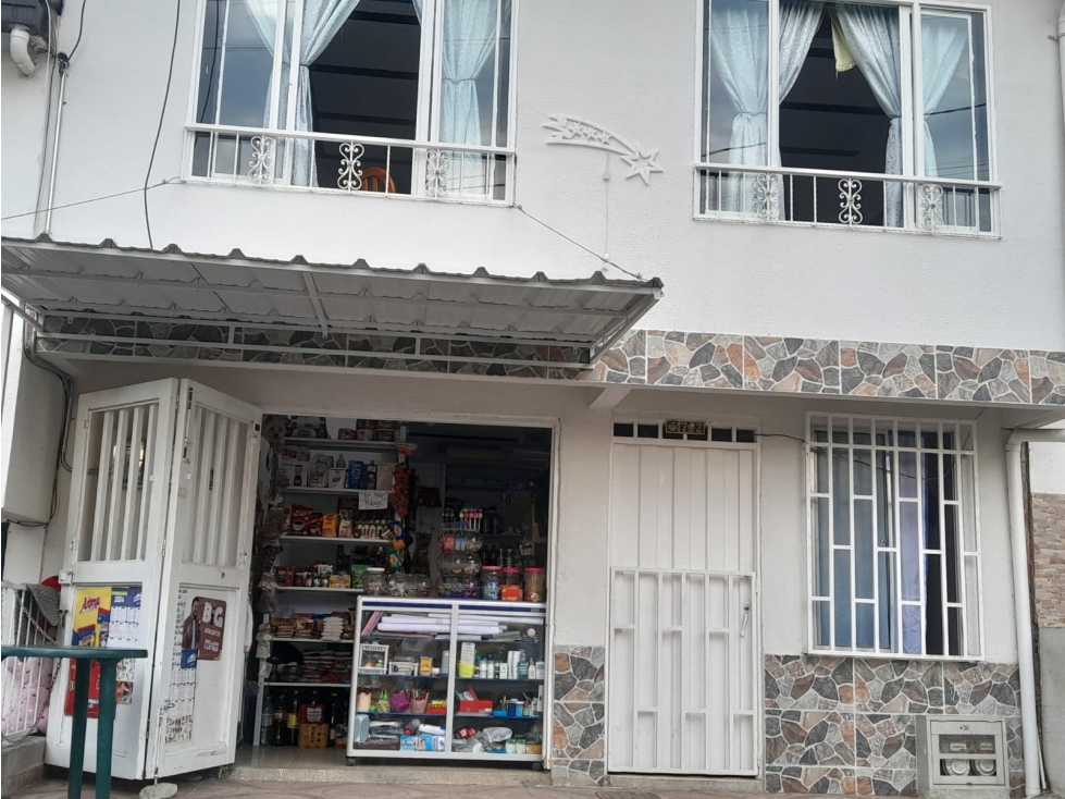 Se vende casa Duplex en el barrio Gilberto Pelaez sector Aeropuerto