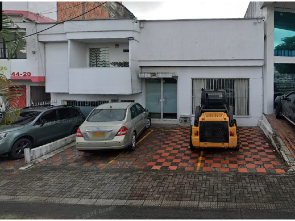 Se Vende Casa amplia en Pereira en la av 30 de agosto