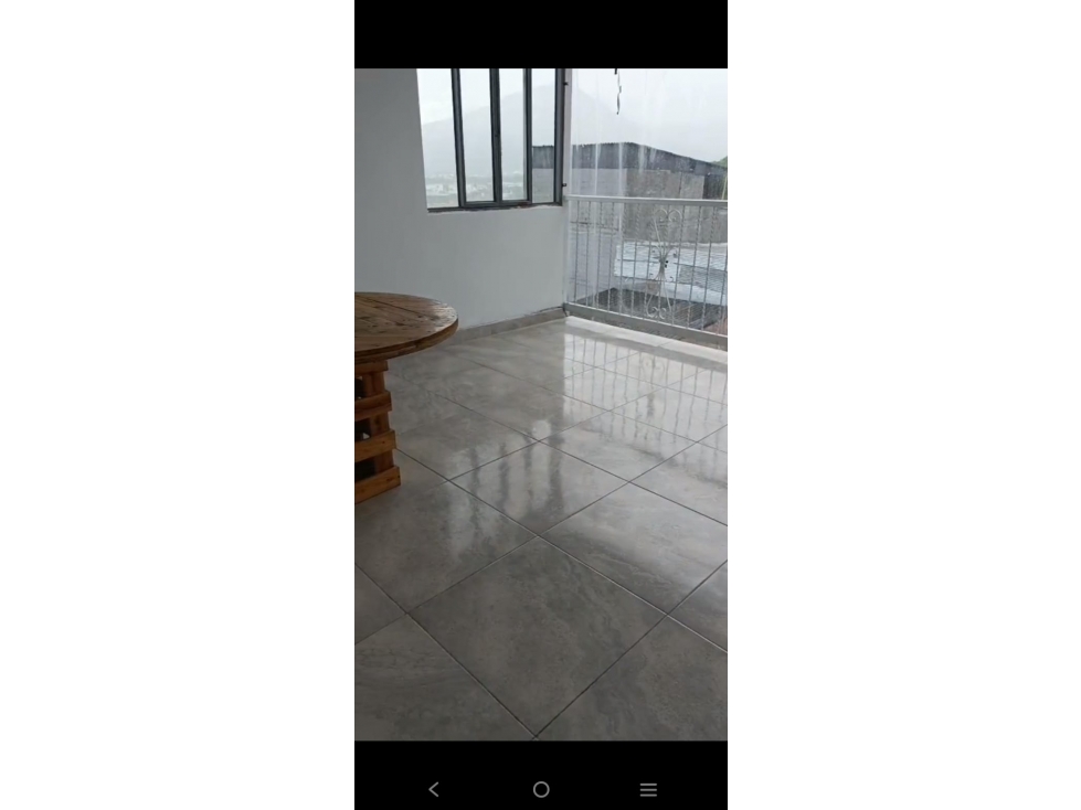 Venta de hermoso apartamento en un cuarto piso con excelente vista — foto 4