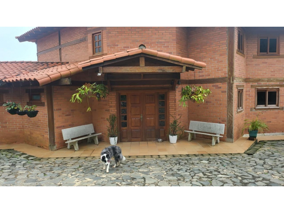 SE VENDE O PERMUTA LINDA CASA CAMPESTRE EN CALI DAPA AREA 2500 M2