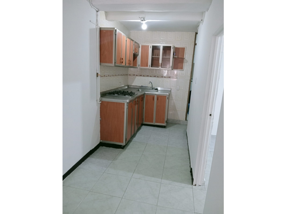 SE ARRIENDA 1 PISO EN LOS 2500 LOTES — foto 4