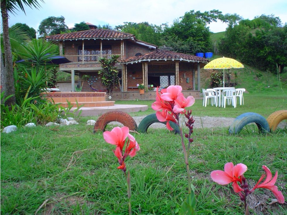 Se VENDE HERMOSA CASA CAMPESTRE EN CERRITOS — foto 2