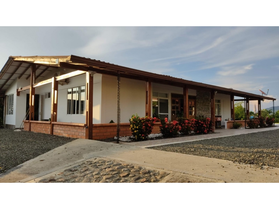 SE VENDE ESPECTACULAR CASA CAMPESTRE EN COMBIA A PUERTA CERRADA