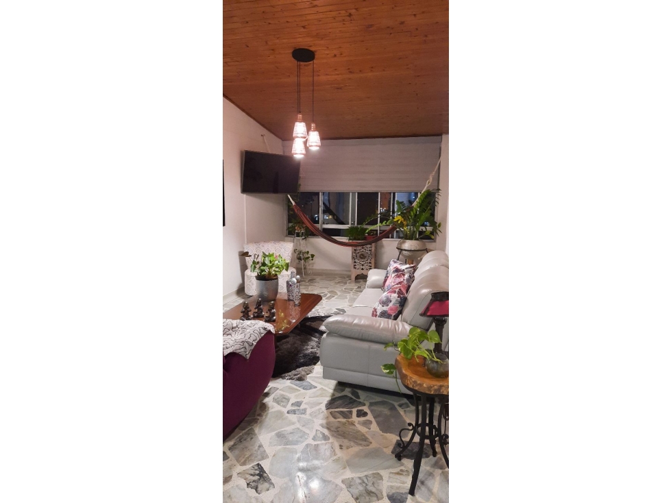 SE VENDE APARTAMENTO EN EL CENTRO CON ASCENSOR PARQUEADERO DOBLE — foto 2