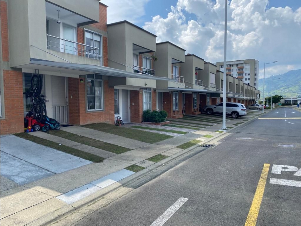 Se vende hermosa casa en exclusivo conjunto cerrado