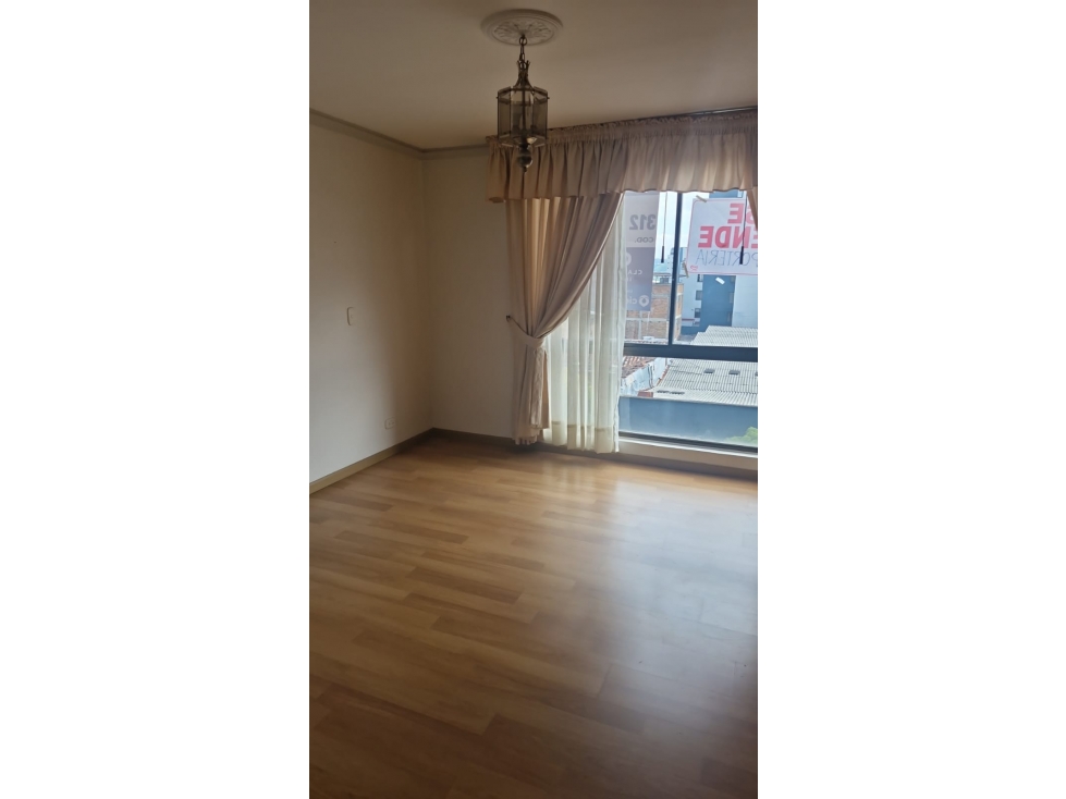 SE VENDE APARTAMENTO EN EL CENTRO AREA 114 M2 CERCA PLAZA BOLIVAR — foto 2