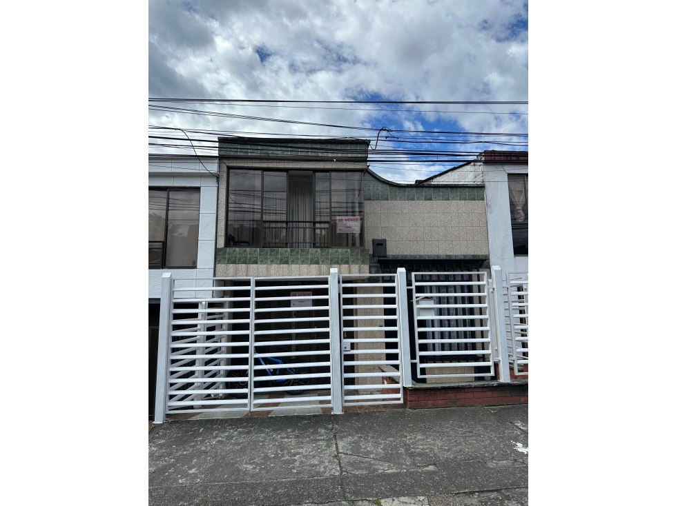 SE VENDE CASA 2 PISOS EN CORALES
