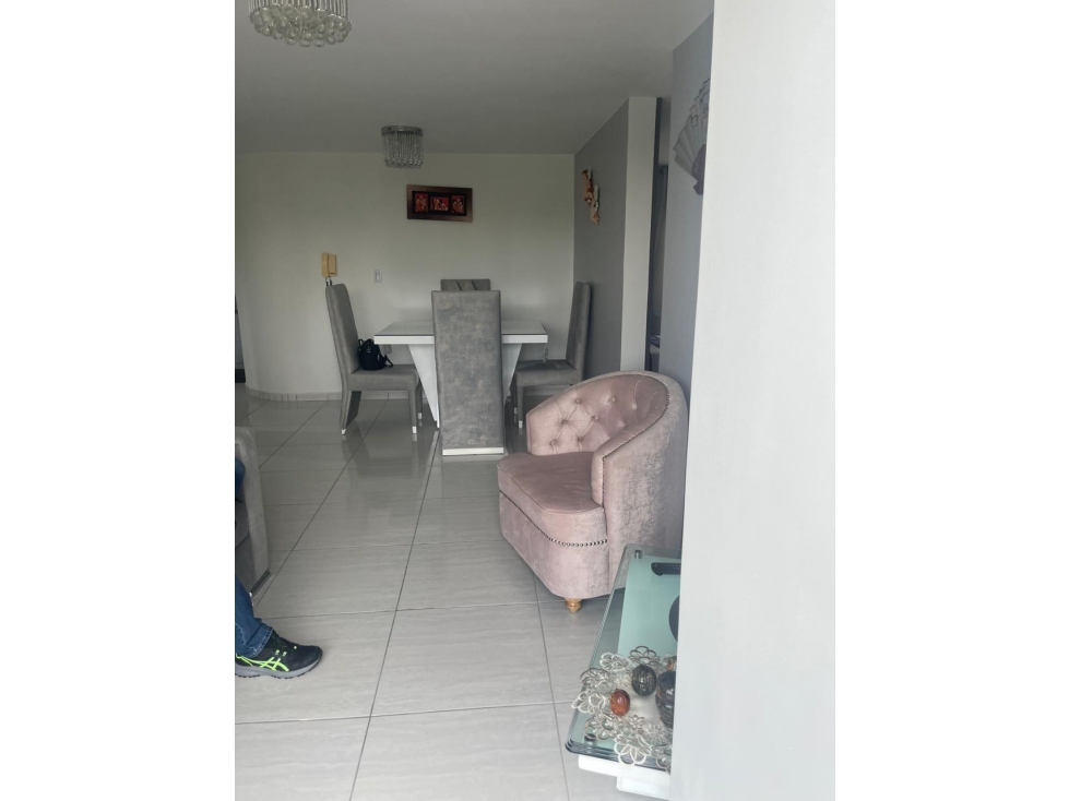 SE VENDE O PERMUTA APARTAMENTO REMODELADO EN MARAYA AREA 90 M2 — foto 2