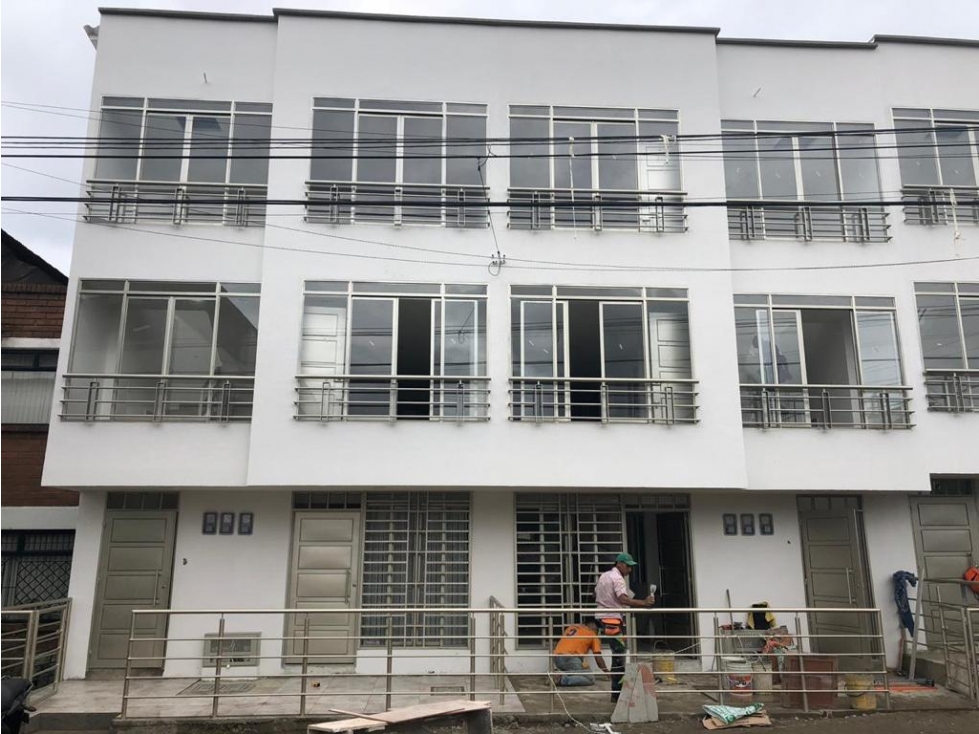 SE VENDE EDIFICIO CON TRES APARTAMENTOS PARA LA VENTA EN EL POBLADO 2