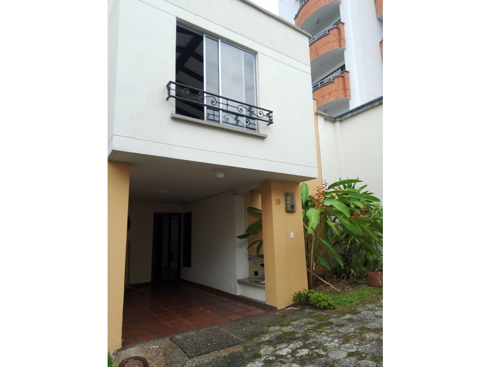 SE VENDE CASA EN CONJUNTO CERRADO POR LA ELVIRA