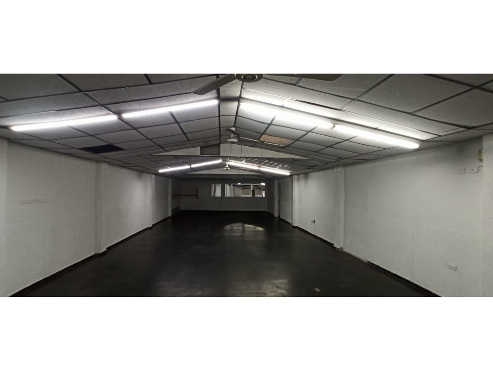 SE VENDEN 2 BODEGAS GRANDES SOBRE LA AVENIDA EL JAPON - 2
