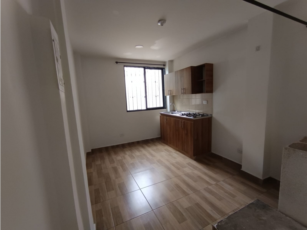 SE ALQUILA APARTAESTUDIO EN EL CENTRO CON SERVICIOS INCLUIDOS — foto 2