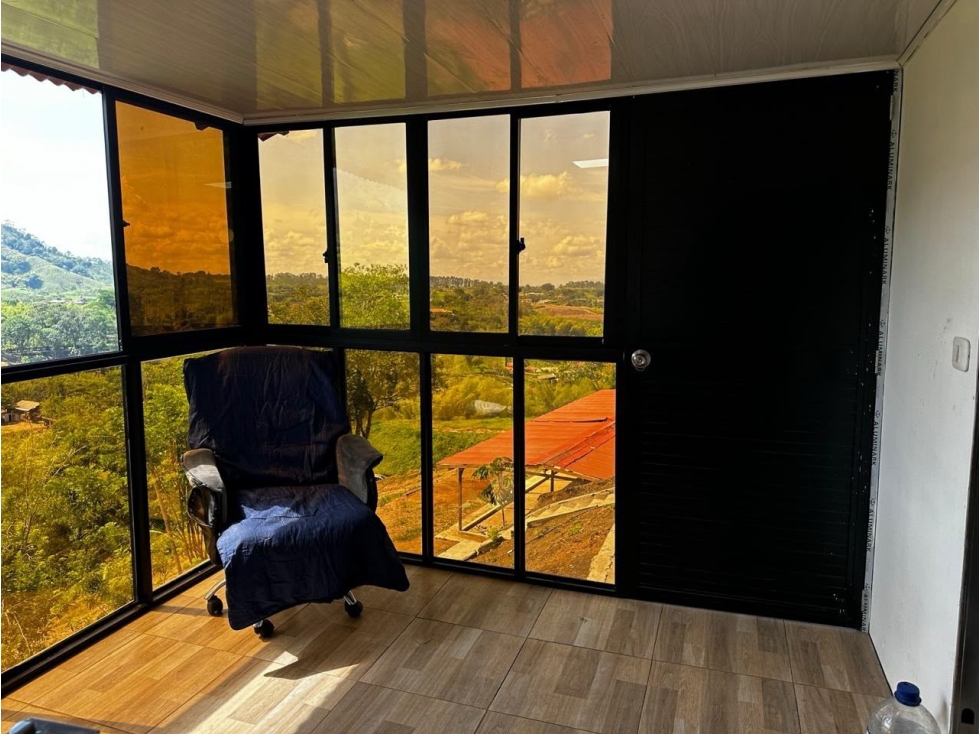 SE VENDE CABAÑA CON LINDEROS EN COMBIA — foto 2