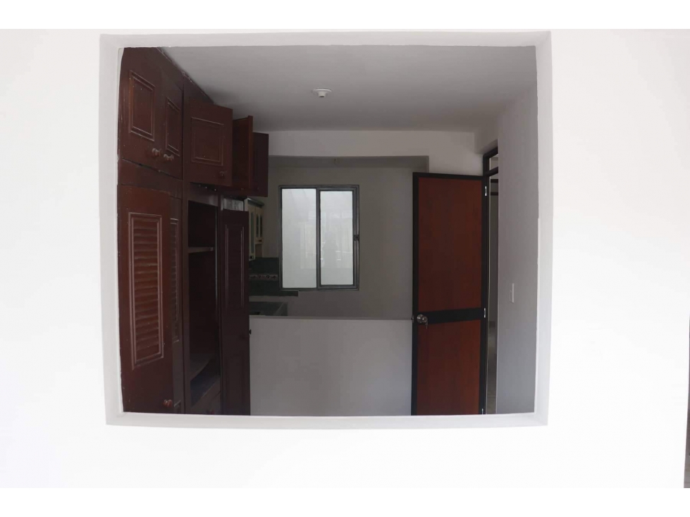 SE VENDE CASA DE 3 PISOS CON 2 VIVIENDAS INDEPENDIENTES EN SAMARIA — foto 2