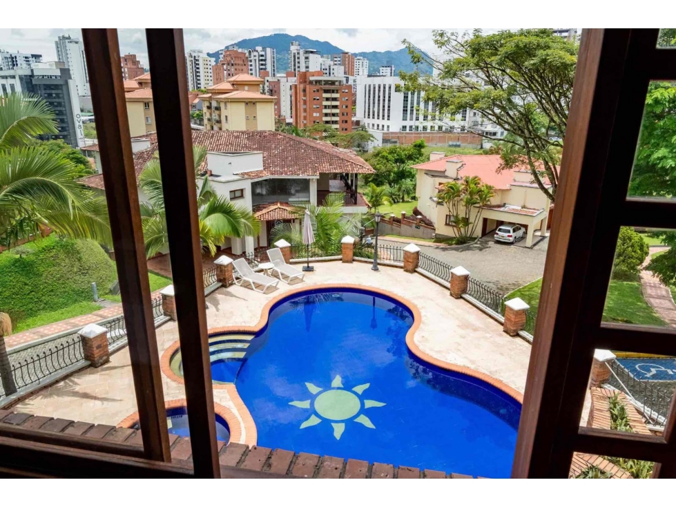 SE VENDE CASA DE LUJO EN CONJUNTO EXCLUSIVO EN PINARES — foto 2