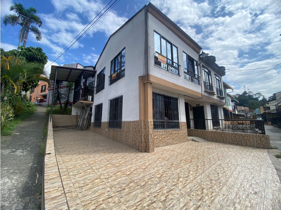 SE VENDE CASA ESQUINERA EN CUBA DUPLEX