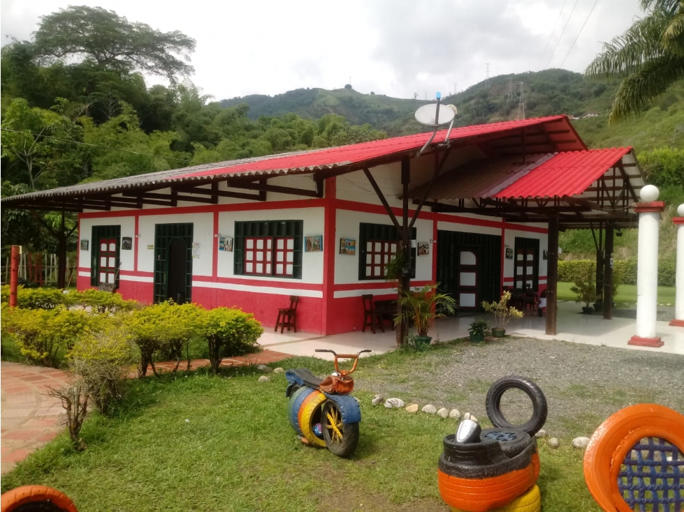 Se Vende Espectacular Casa Campestre en Combia.