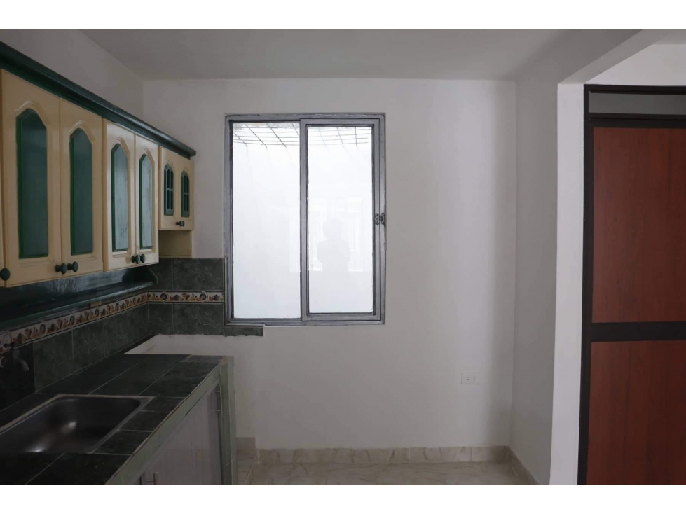 SE VENDE CASA DE 3 PISOS CON 2 VIVIENDAS INDEPENDIENTES EN SAMARIA — foto 3