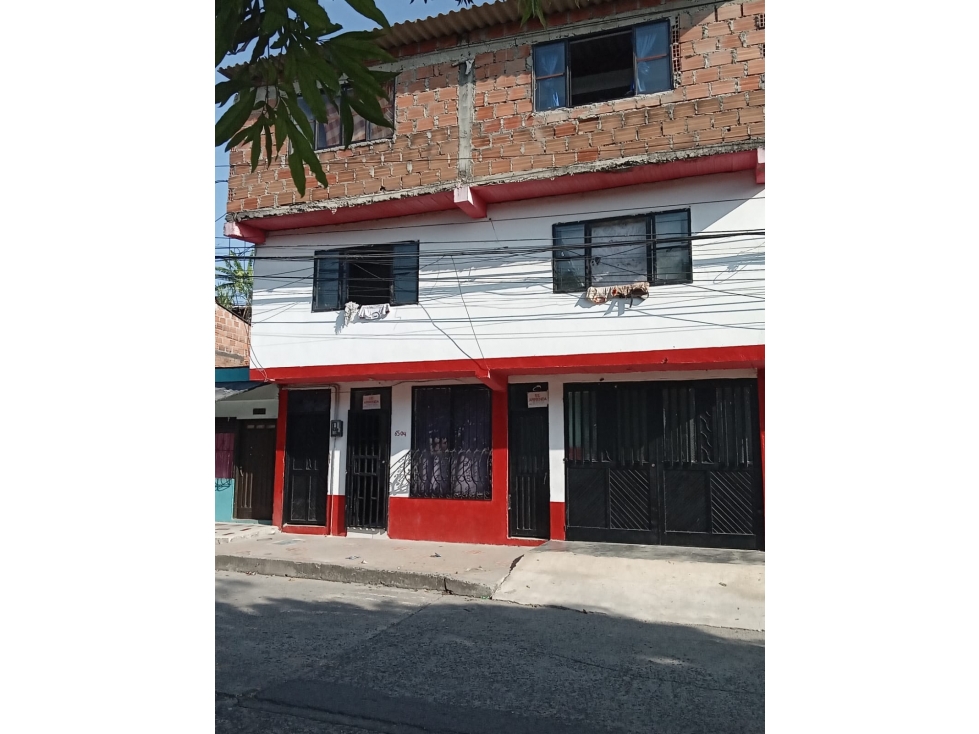 Se vende Casa de 3 Pisos con 17 Apartamentos y Local en Cuba