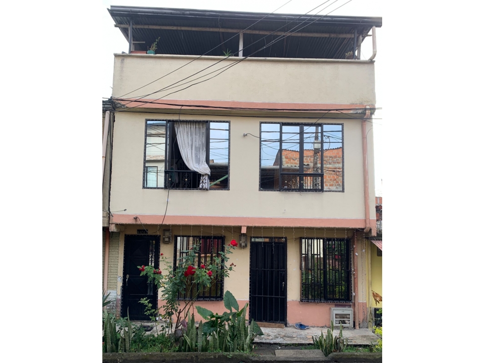 SE VENDE CASA PEATONAL EN CON VIVIENDA INDEPENDIENTE SAMARIA