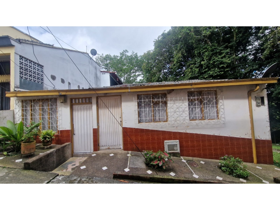 SE VENDE HERMOSA CASA ESQUINERA EN EL JARDIN