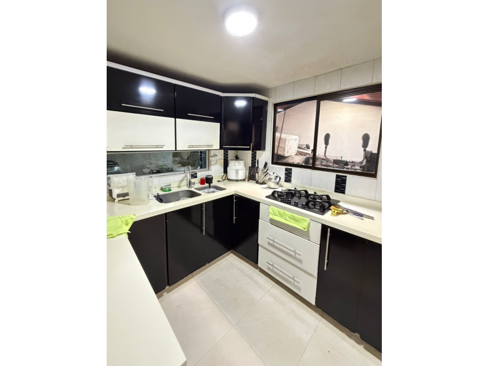 ¡SE VENDE HERMOSA CASA DE 3 PISOS EN CAÃAVERAL!