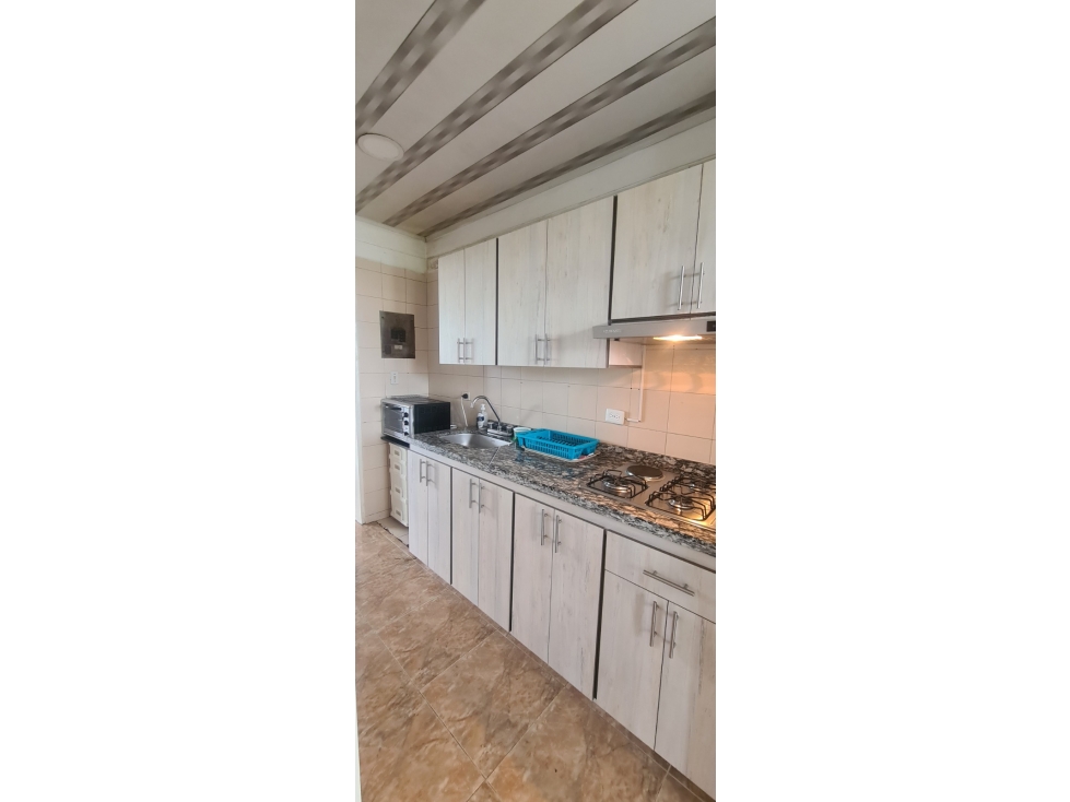 SE VENDE APARTAMENTO EN LA AV SUR ARRAYANES SIN ASCENSOR PISO 5