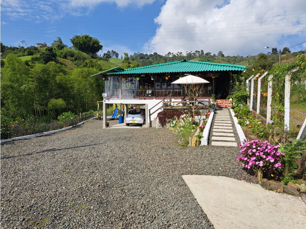 SE VENDE CASA CAMPESTRE CERCA A LA POSTRERA A SANTA ROSA DE CABAL
