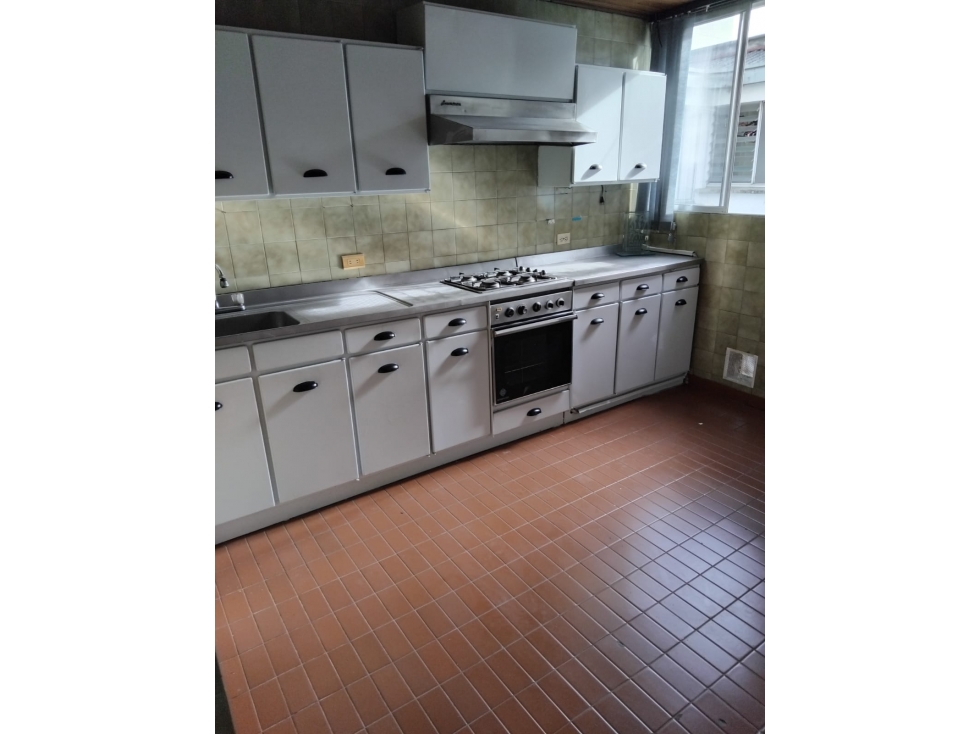 SE VENDE APARTAMENTO CENTRO AREA 118 M2 SIN ASCENSOR CON PARQUEADERO
