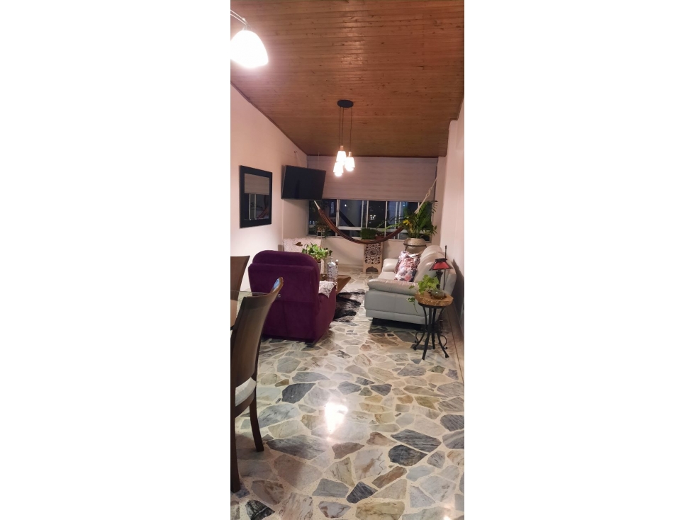 SE VENDE APARTAMENTO EN EL CENTRO CON ASCENSOR PARQUEADERO DOBLE