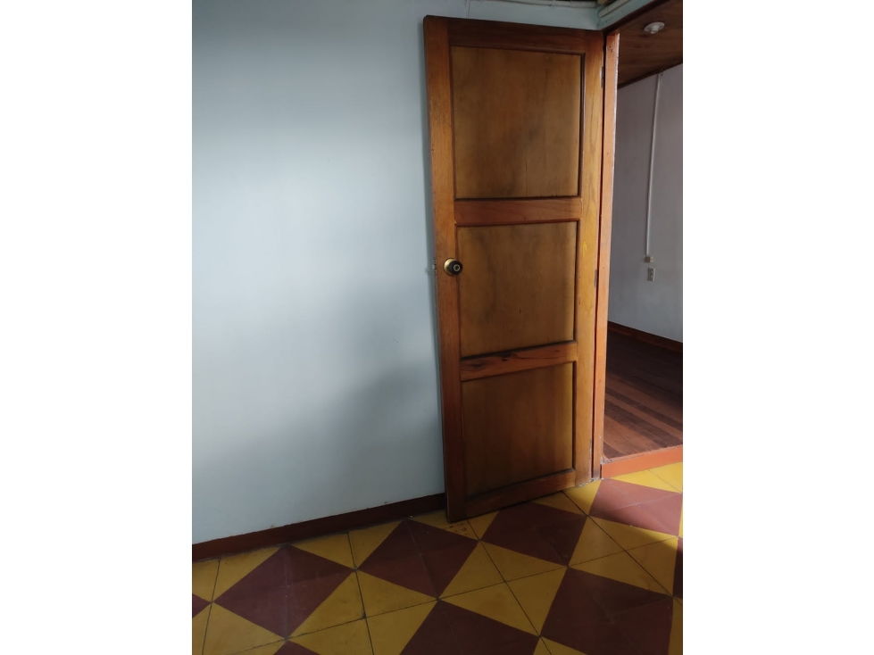 Se vende hermosa casa en el centro de dos viviendas independientes — foto 3