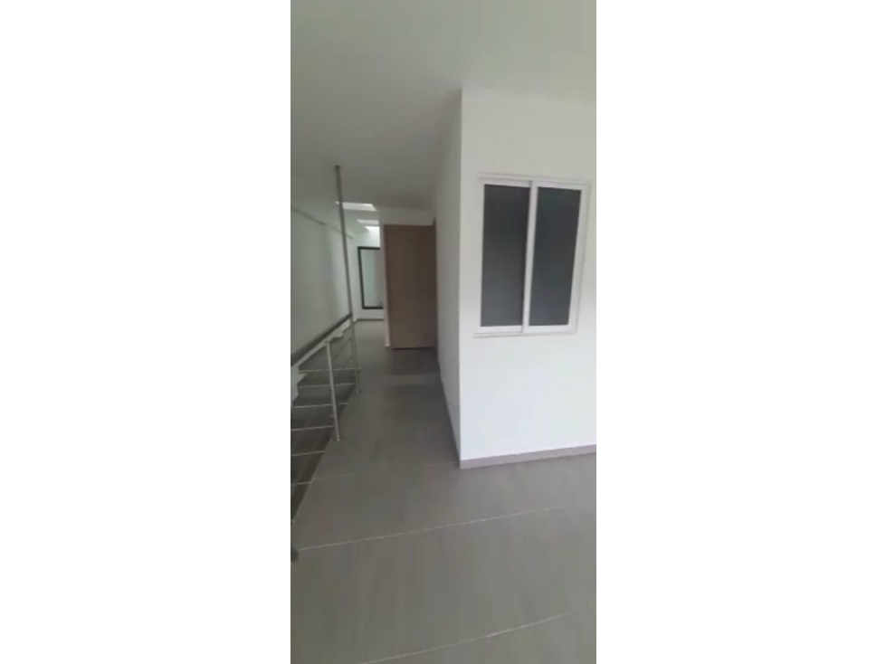 SE VENDE HERMOSA CASA REMODELADA EN SANTA ROSA CON LOCAL — foto 2