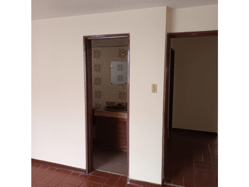SE VENDE AMPLIO APARTAMENTO EN EL CENTRO — foto 4