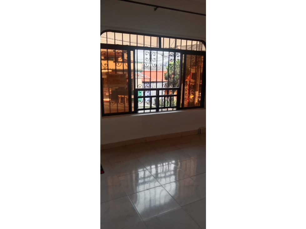 SE VENDE APARTAMENTO CENTRO PISO 2 EXCELENTE VISTA — foto 3