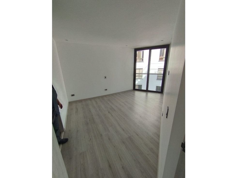 Se Vende Exclusivo Apartamento para Estrenar en Los Alpes — foto 2