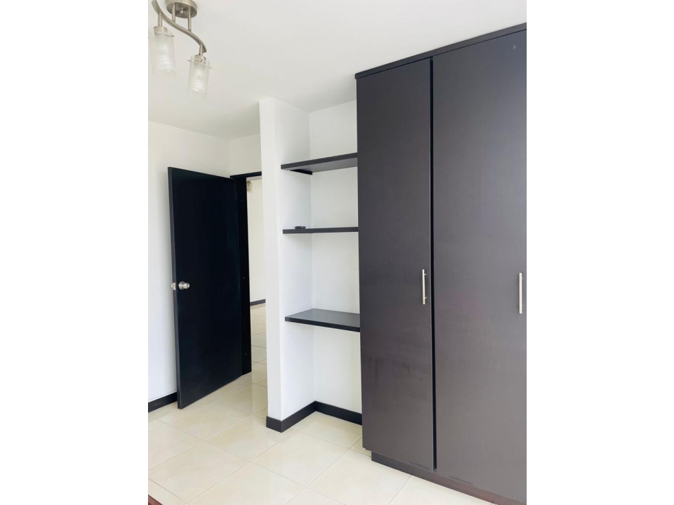 Se vende Apartamento de 2 Habitaciones con ascensor y parqueadero — foto 4