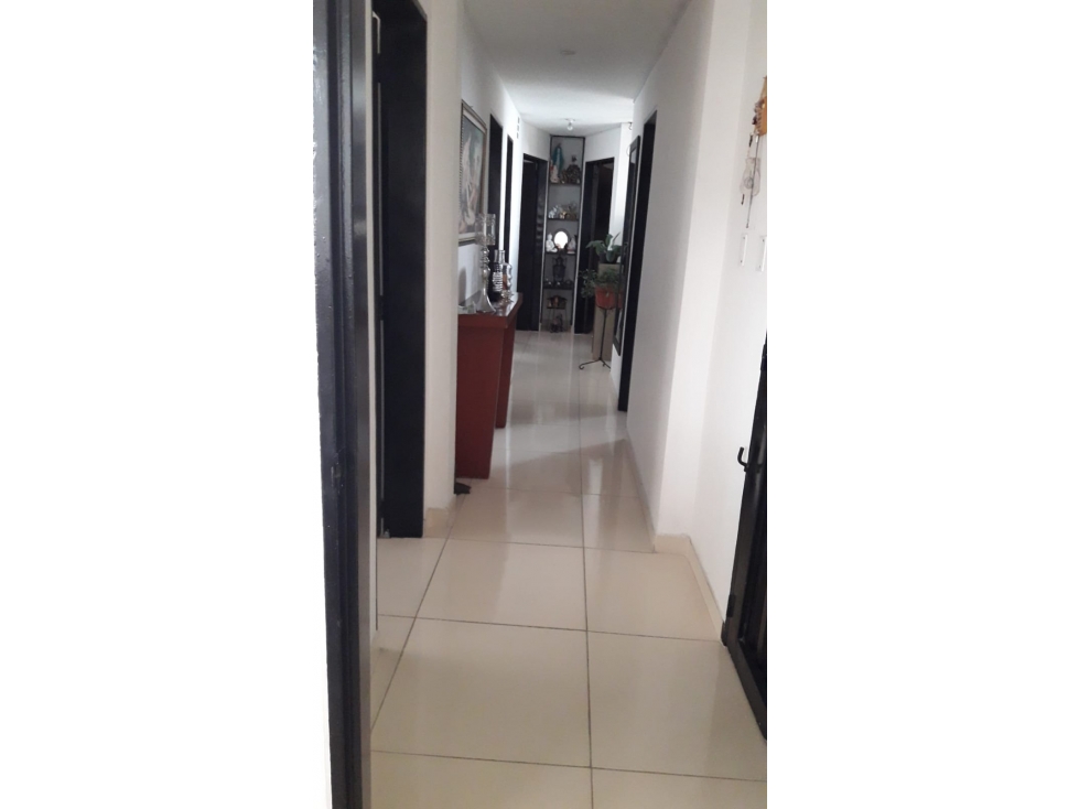 SE VENDE APARTAMENTO EN EL CENTRO REMODELADO de 103mt CERCA AL LAGO — foto 4