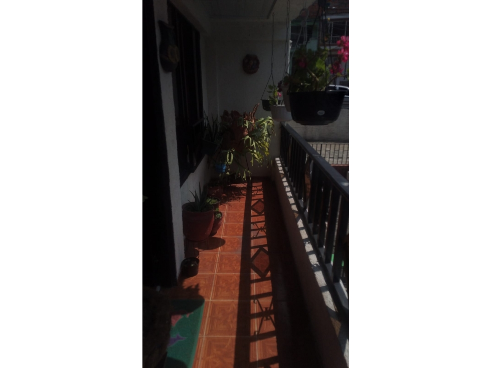 ¡Encantadora casa en venta dos pisos en el Barrio GalÃ¡n! — foto 4