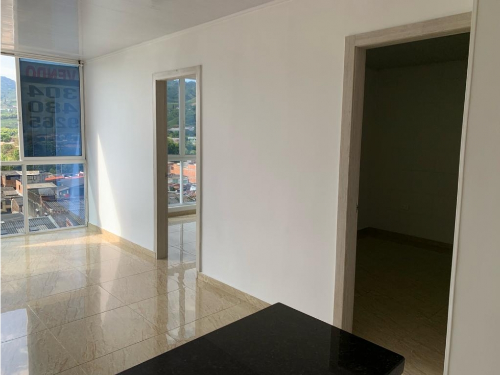 SE VENDE APARTAMENTO SOBRE AVENIDA SIMON BOLIVAR CON ASCENSOR — foto 3