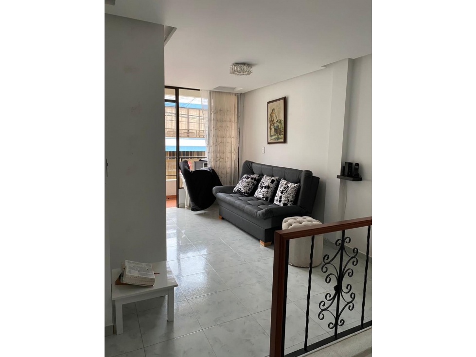 SE VENDE O PERMUTA CASA EN CORALES EXCELENTE ACABADOS Y UBICACION — foto 2