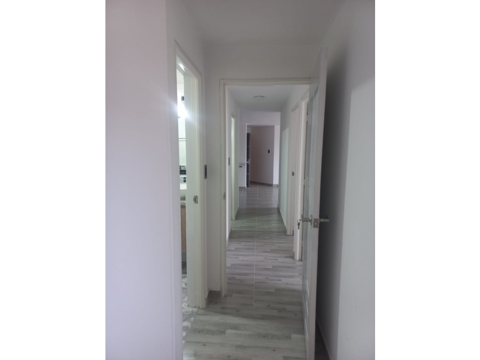 Se Vende Apartamento Remodelado en el Barrio Popular Modelo — foto 3
