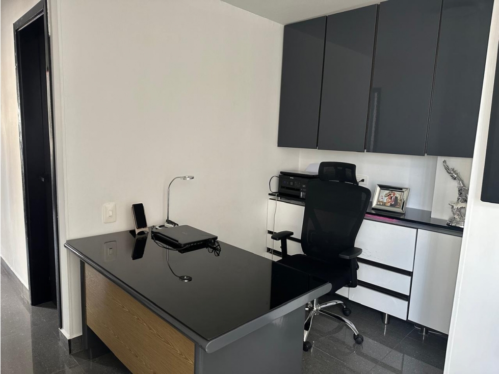SE VENDE O PERMUTA APARTAMENTO EN EL CENTRO AREA 131 M2 REMODELADO — foto 2