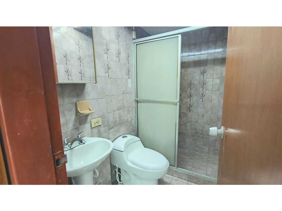 Se vende Apartamento con locales consultorios independientes en Centro — foto 3